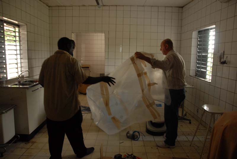 preparazione ambulatorio odontoiatria - burkina faso 2007- 0001