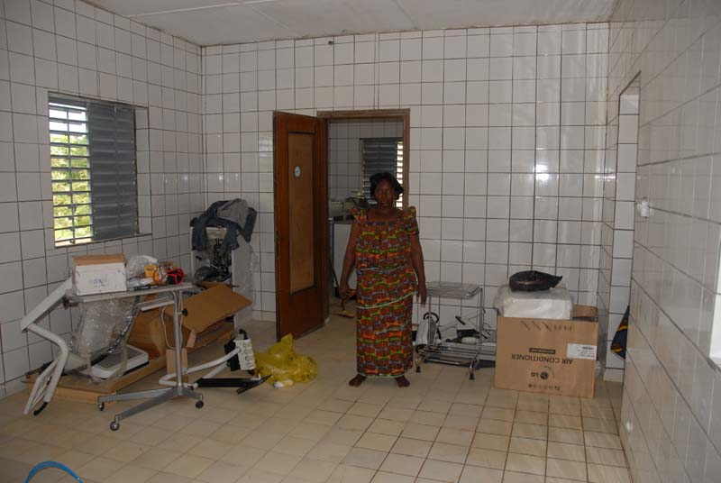 preparazione ambulatorio odontoiatria - burkina faso 2007- 0017