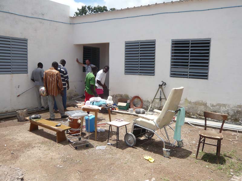 preparazione ambulatorio odontoiatria - burkina faso 2007- 0026