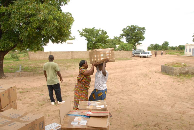 preparazione ambulatorio odontoiatria - burkina faso 2007- 0029