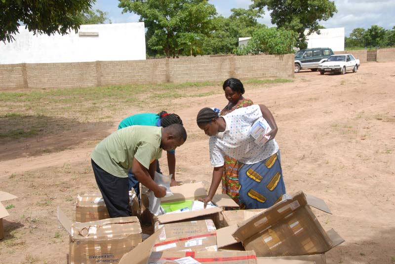 preparazione ambulatorio odontoiatria - burkina faso 2007- 0032