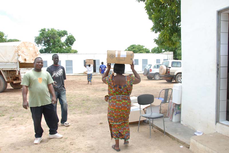 preparazione ambulatorio odontoiatria - burkina faso 2007- 0034