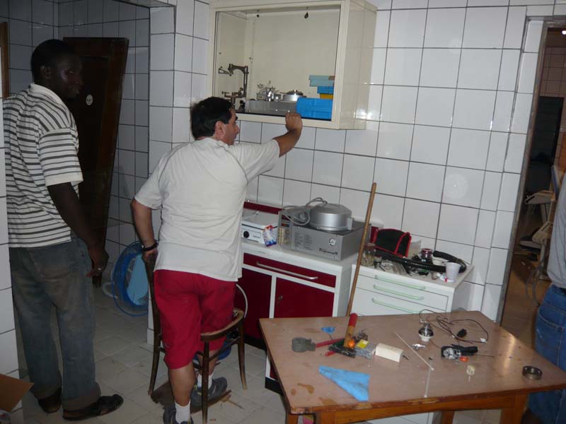 preparazione ambulatorio odontoiatria - burkina faso 2007- 0055