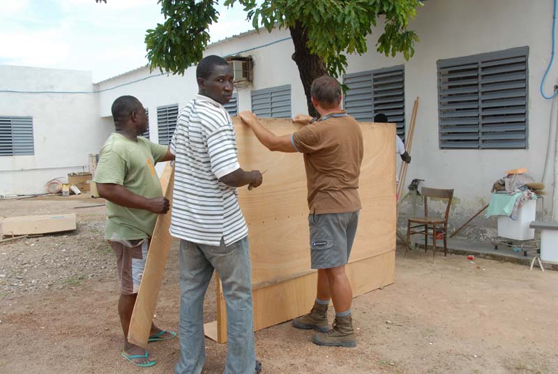 preparazione ambulatorio odontoiatria - burkina faso 2007- 0061