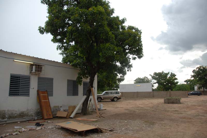 preparazione ambulatorio odontoiatria - burkina faso 2007- 0065