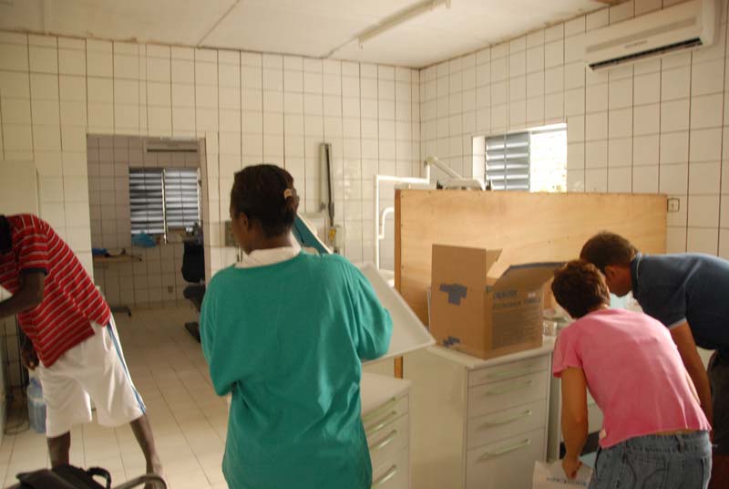 preparazione ambulatorio odontoiatria - burkina faso 2007- 0087